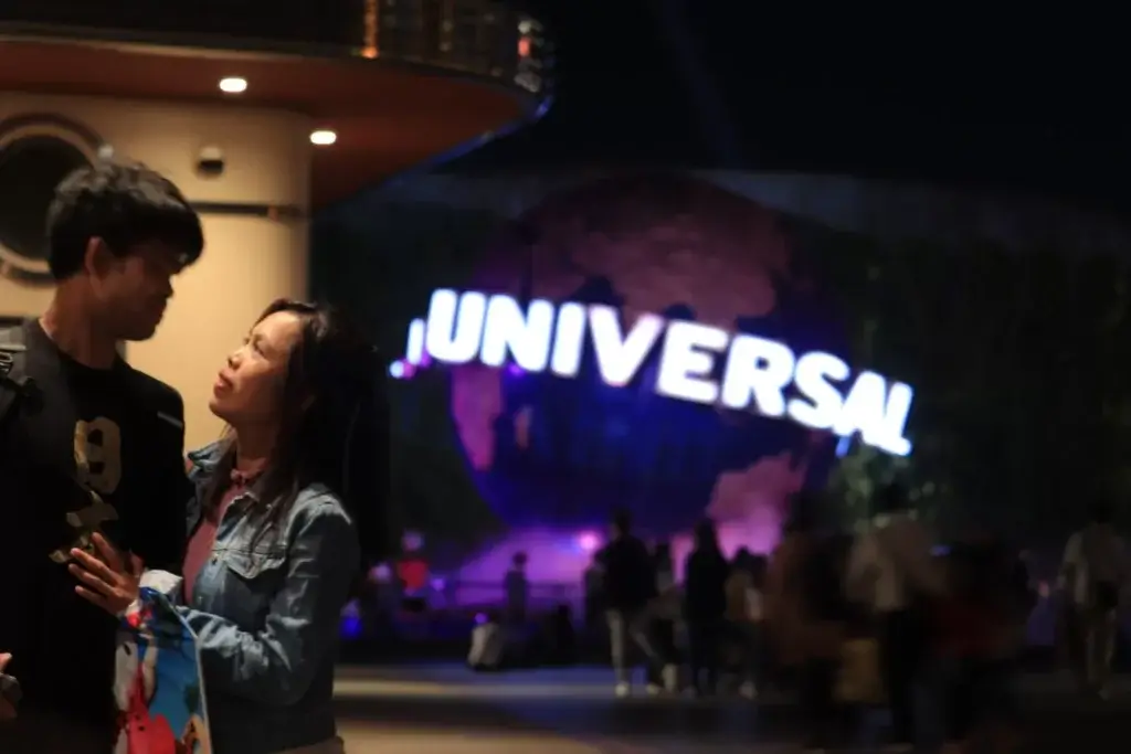 universal studio japan globe couple shot