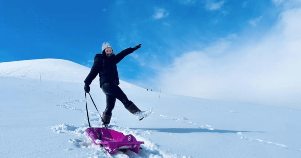 playing sled at moerenuma park